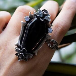 Onyx and moonstone coffin floral sterling silver ring